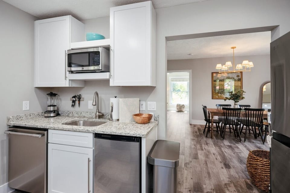 A modern kitchen flows into a chic dining space. 🍽️✨