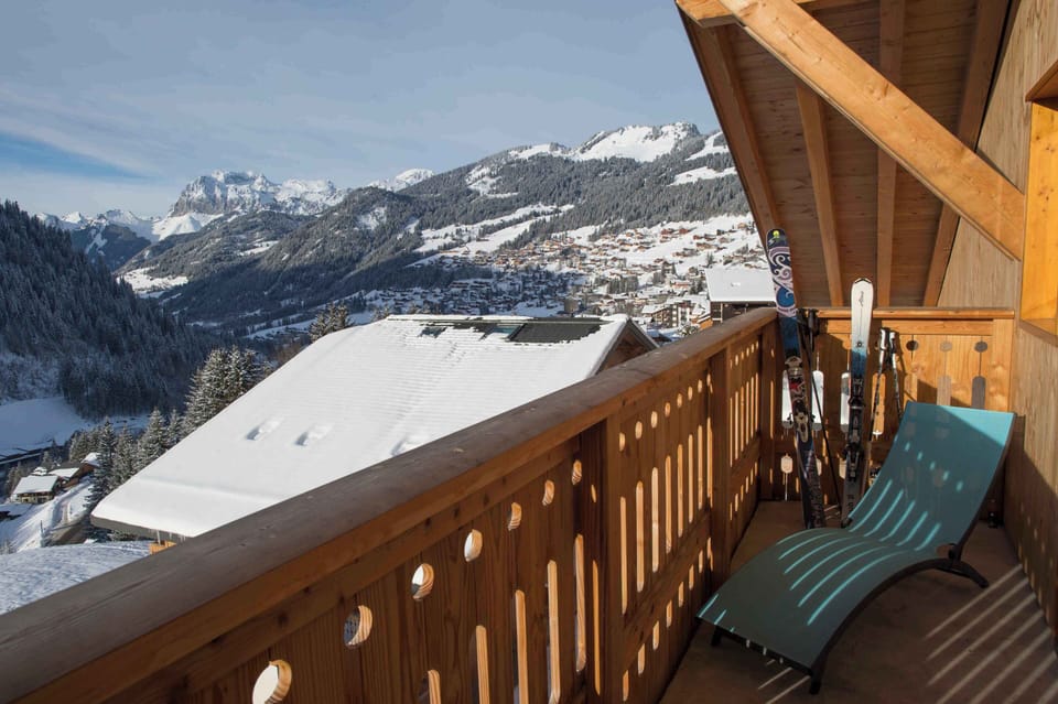 Kick back on your private balcony and soak in the sweeping views over the snow-covered peaks of the Portes du Soleil — the slopes are just minutes away.