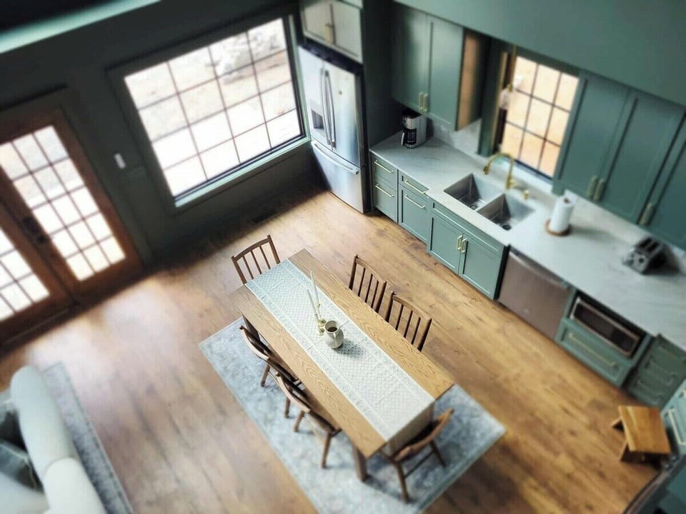 Kitchen & Dining