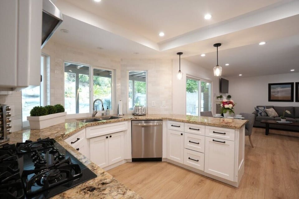 Custom Kitchen and Breakfast Nook
Open Concept Kitchen, breakfast nook, and Family Room