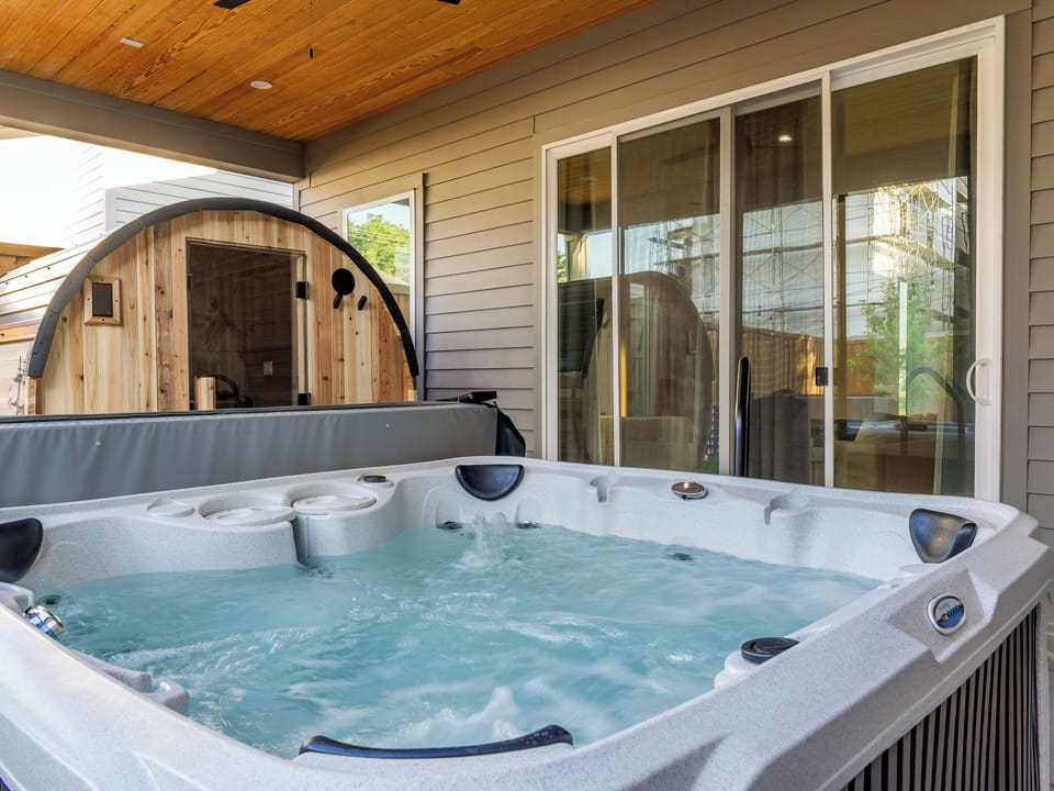 Outdoor spa tub