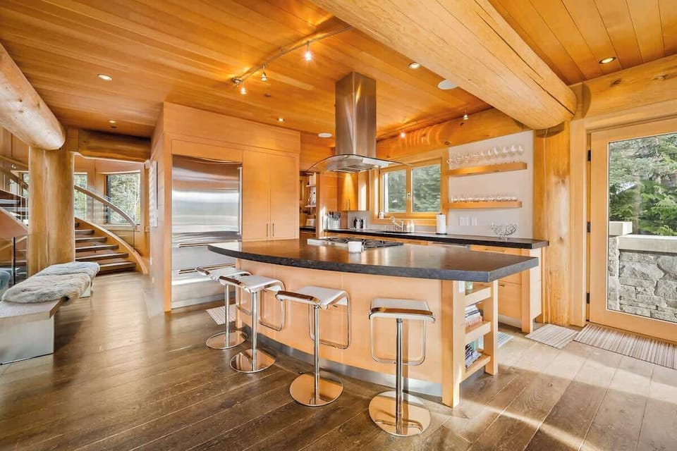 Full kitchen with breakfast counter on the large island, perfect for casual dining. 