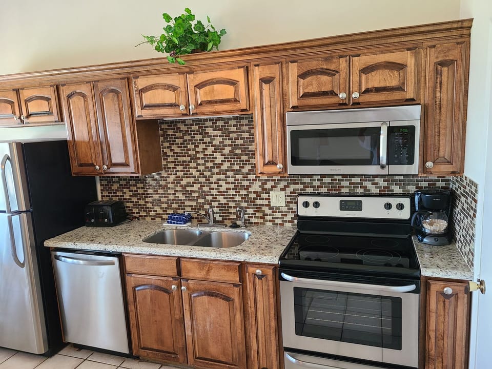 All the major appliances at your reach: Fridge, Coffeemaker, Dishwasher, etc.