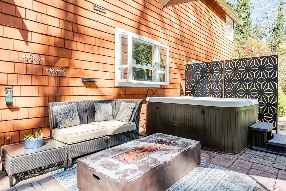 Outdoor spa tub