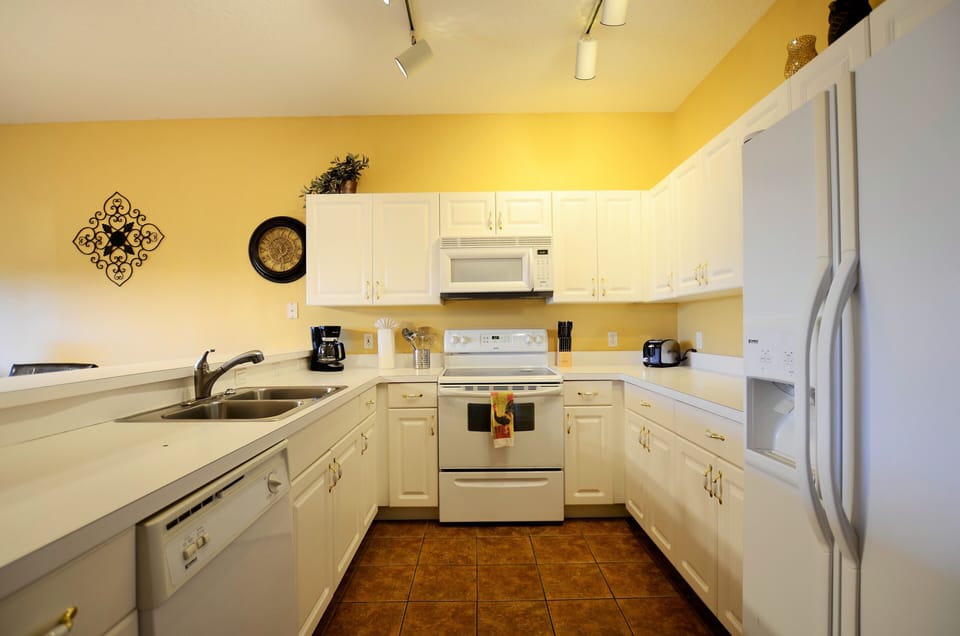 Full kitchen