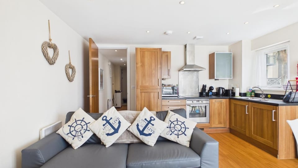 Meridian Bay - 1 Bedroom Apt - Swansea (10768)