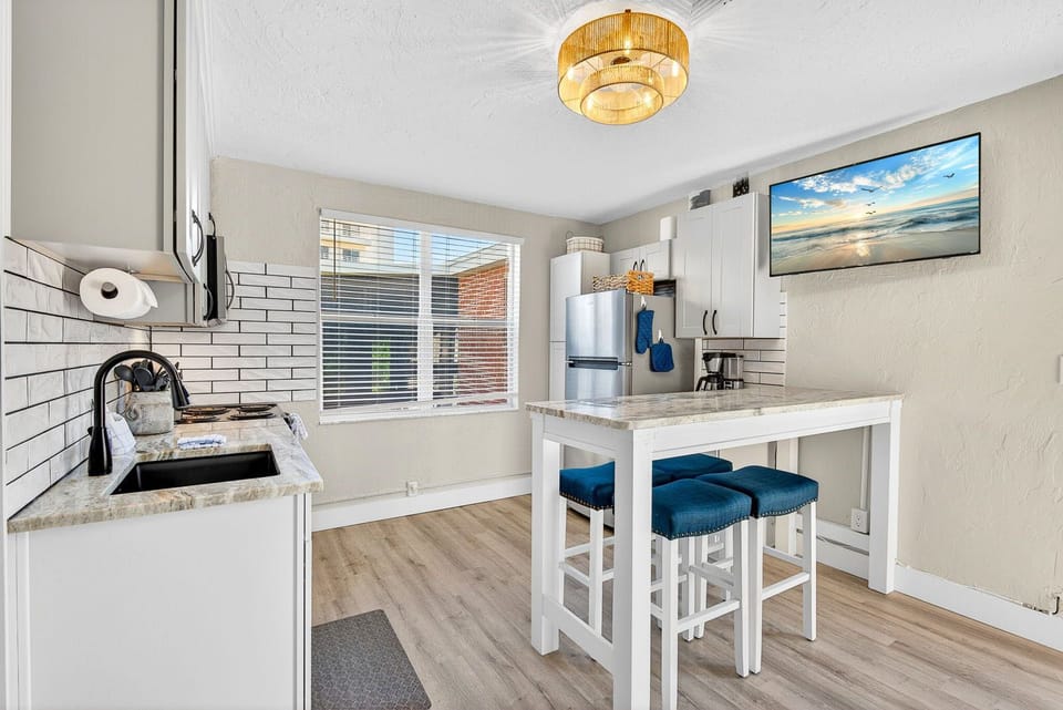 Direct Gulf Front – Venice Villas Coastal Chic (7872)