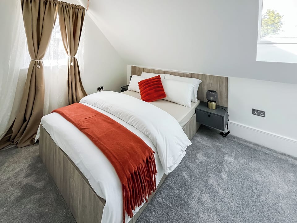 Double bedroom | Apartment 5 - Shencot Apartments, Brentwood