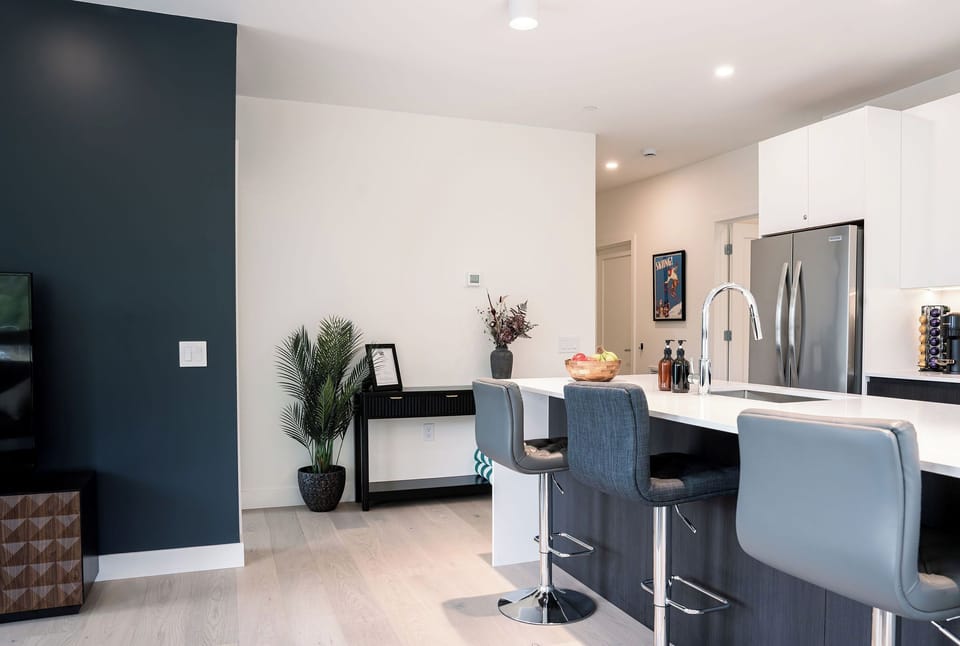 Charlie's Retreat- Kitchen/Entryway