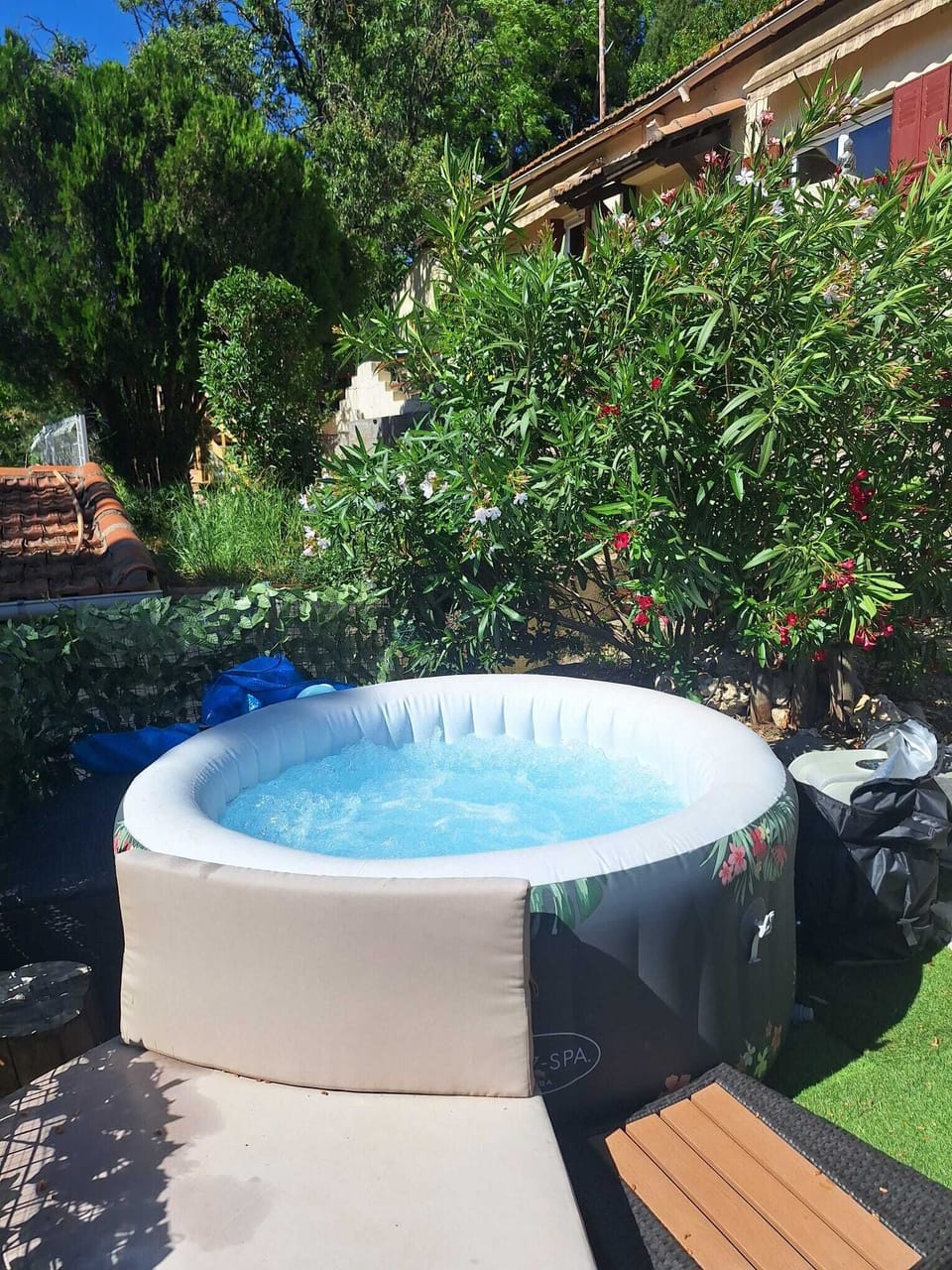 Outdoor spa tub
