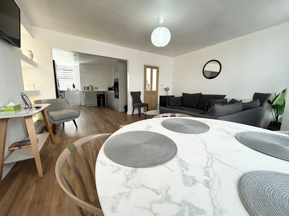 Open Plan Kitchen / Living Room