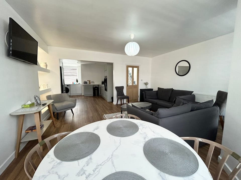 Open Plan Kitchen / Living Room