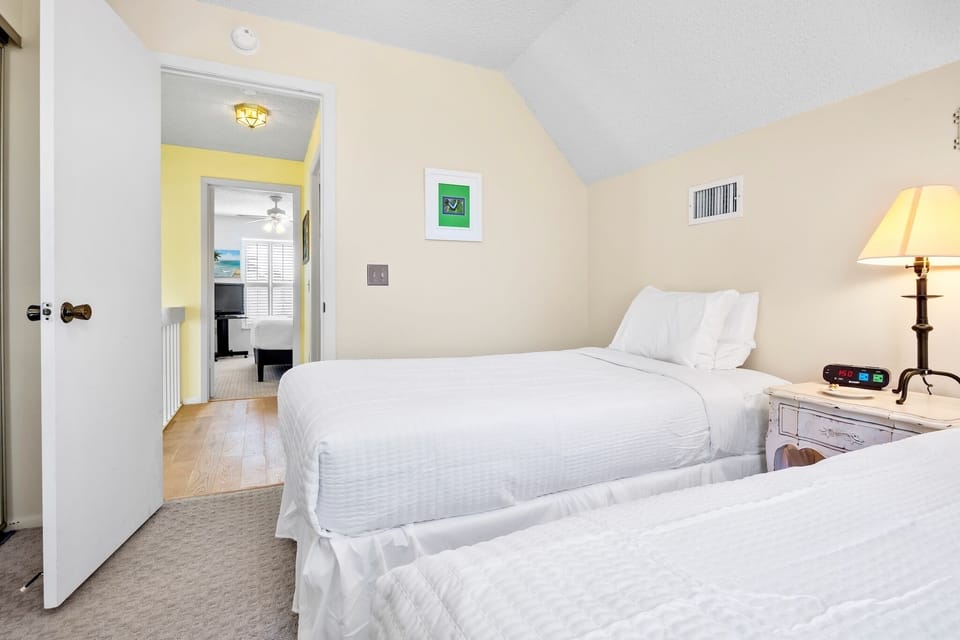Third Bedroom, Two Twin beds