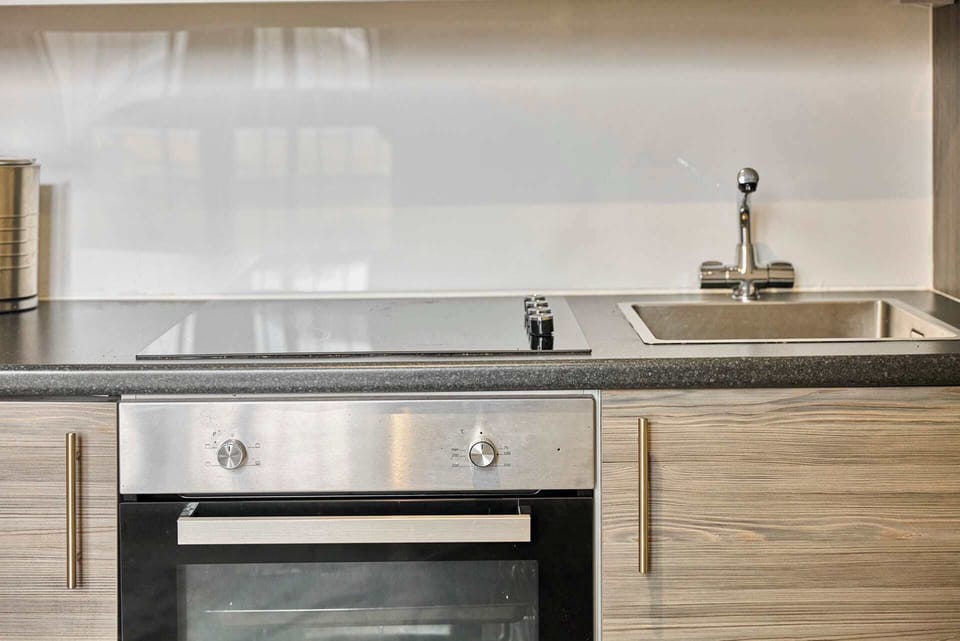 Leigh Street, Liverpool - Host & Stay