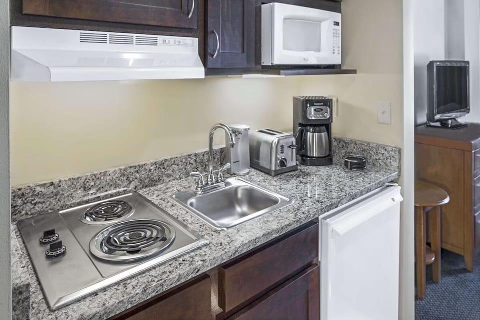Brew coffee and whip up snacks in the handy kitchenette.