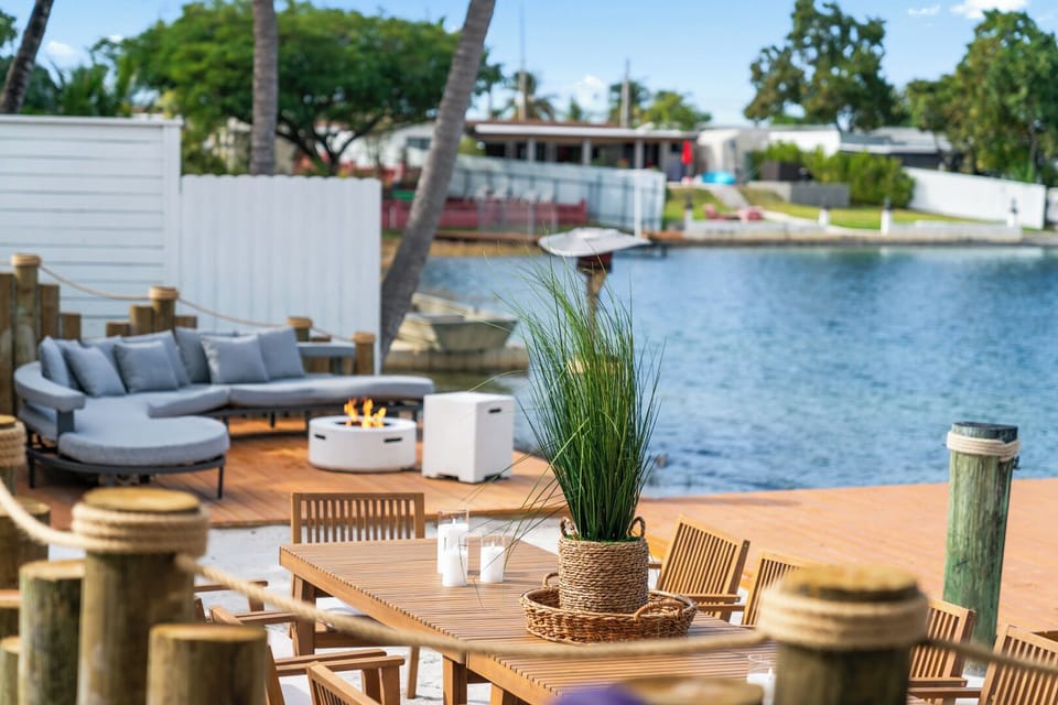 Enjoy breakfast, lunch, and dinner with an amazing view