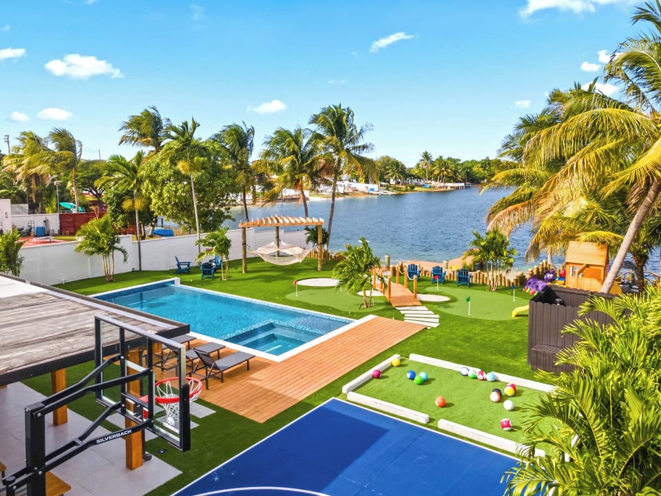 Stunning aerial view of the property and surroundings