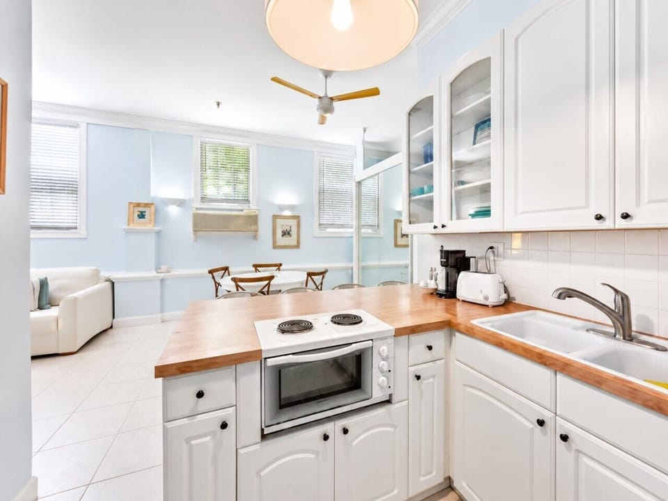 Unit 1050 Kitchenette