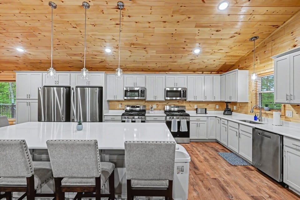 Kitchen 2 stoves!!!