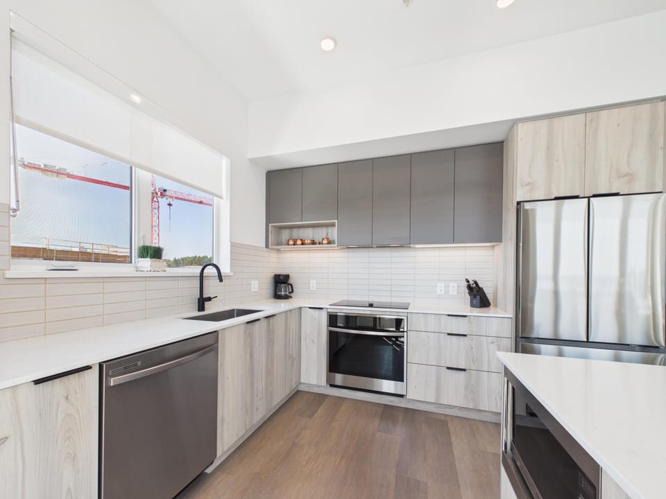 Take advantage of high-end culinary features, including a sleek built-in cooktop, wall oven, and French-door stainless steel refrigerator.