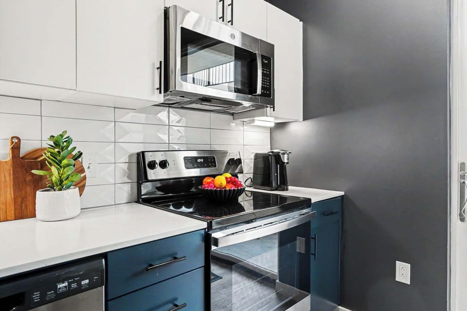 Modern kitchen with sleek finishes, stainless steel appliances, and everything you need for easy meals, morning coffee, or drinks before a night out in Nashville.