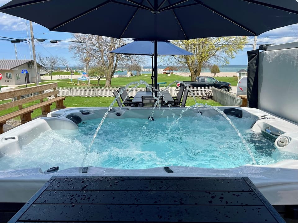 Outdoor spa tub