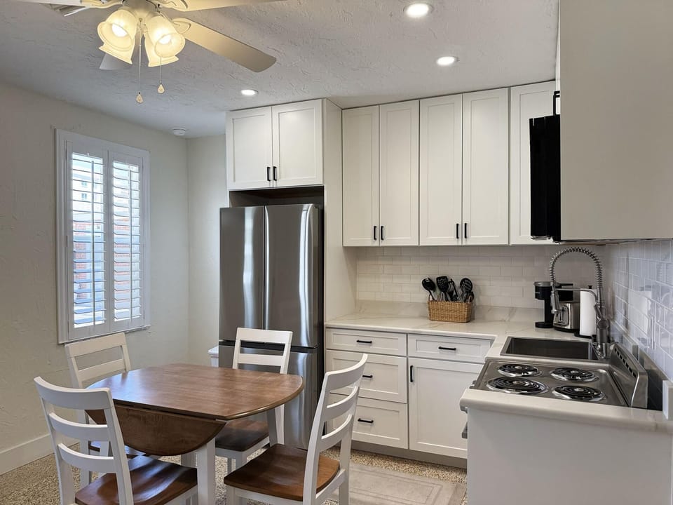 Venice Villas 1BR – Beach & Pool Sleeps 4 (7907)