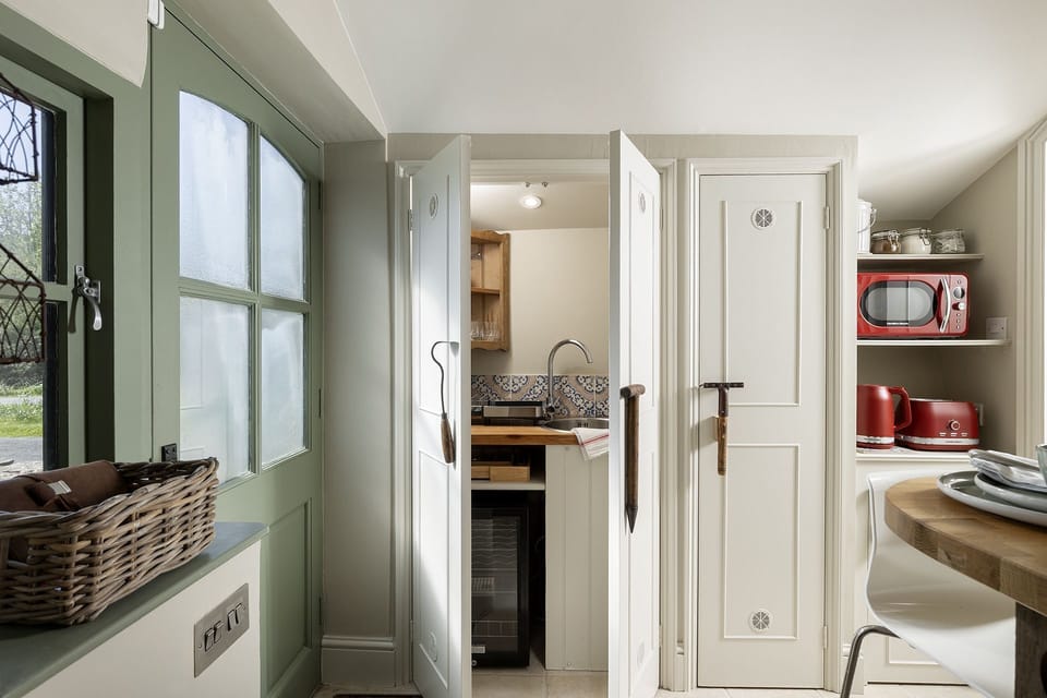 The Digs Kitchenette- StayCotswold