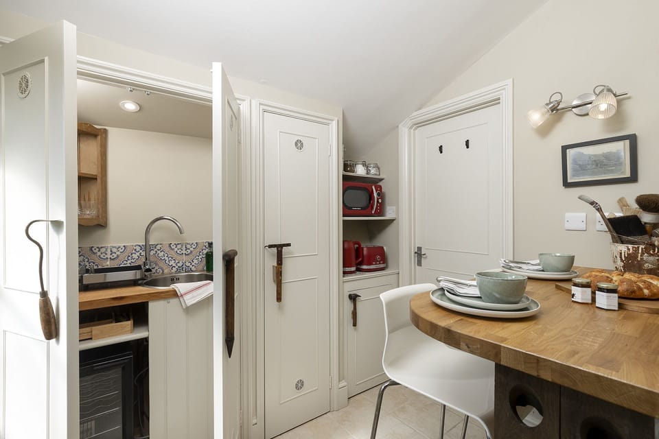 The Digs Kitchenette- StayCotswold