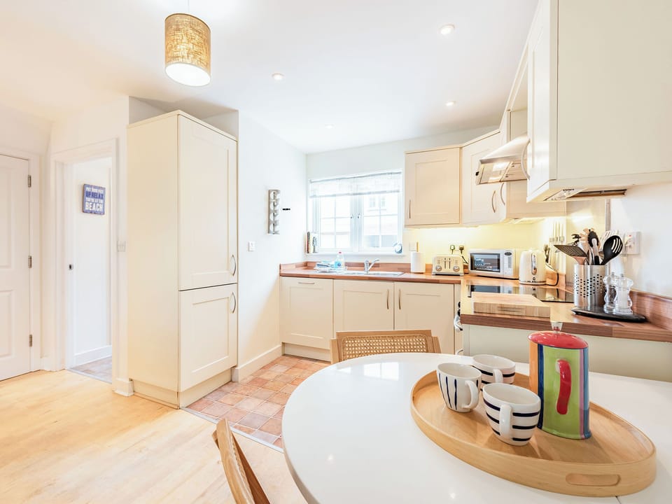 Kitchen/diner | Saltmarsh Cottage, Camber