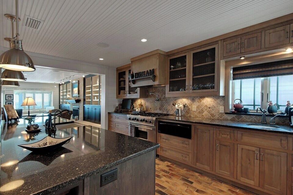 Big kitchen