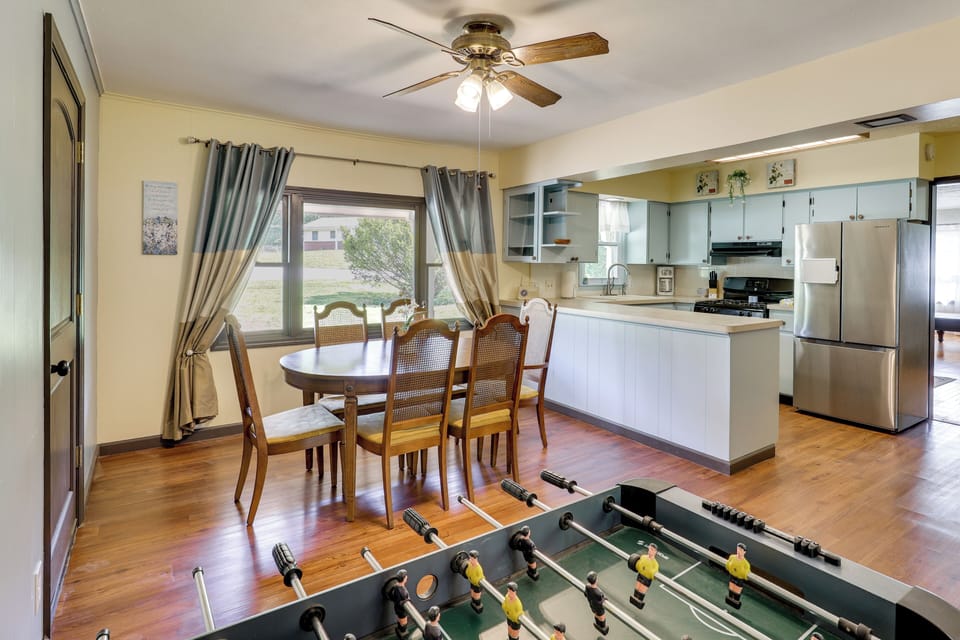 Kitchen & Dining Area