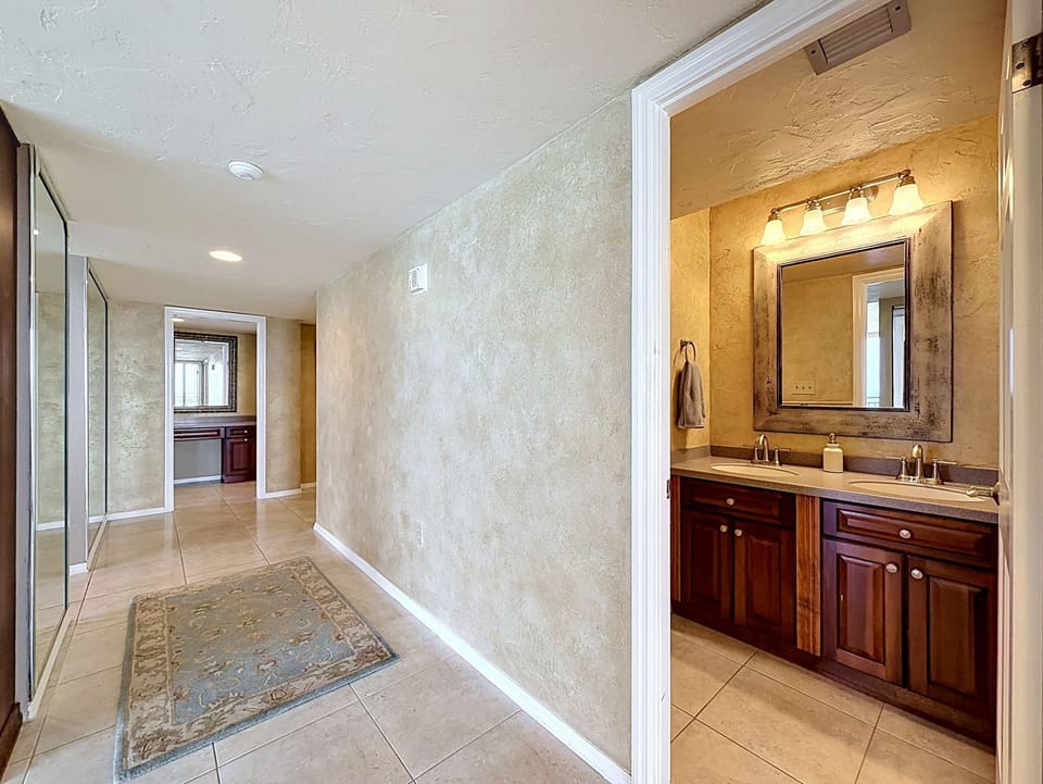Attached Master Bathroom
