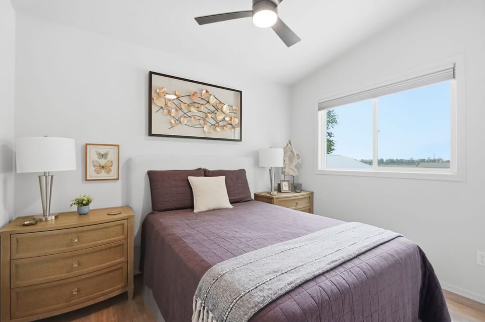 Bedroom 2 w/ queen bed on the upper-level.