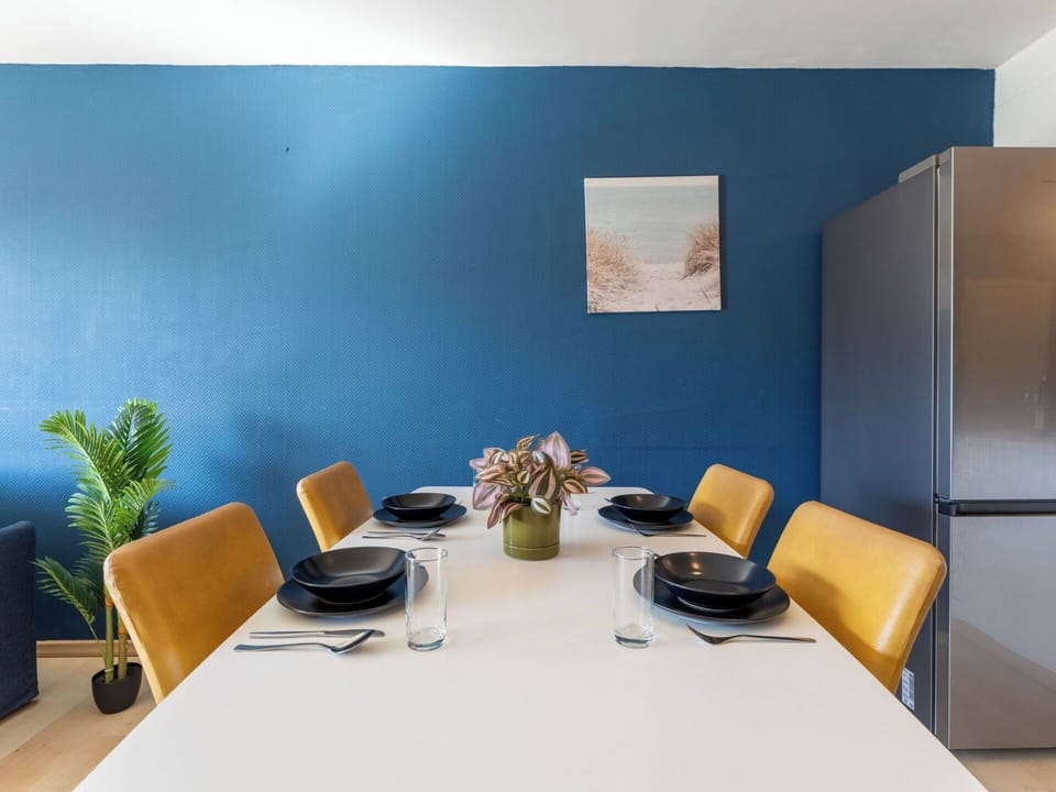 Blue, Furniture, Interior Design, Chair, Flooring, Ceiling, Table, Room, Kitchen & Dining Room Table, Paint