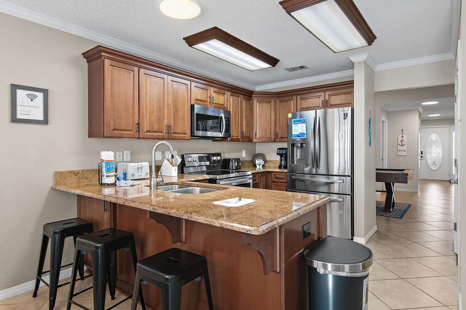 Eat-in kitchen bar seating