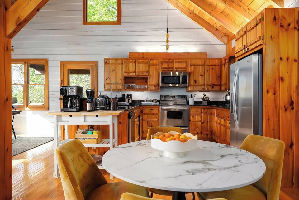 Just bring the groceries, this kitchen has everything you need to cook for a crowd! From sharp knives and small-wares to an assortment of appliances, cooking will feel like home.