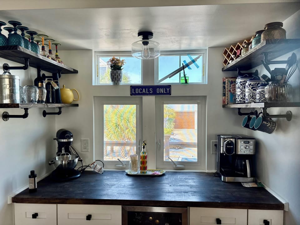 Coffee Bar, baking station, bar