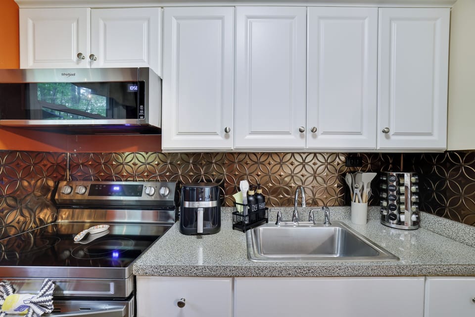 Fully equipped kitchen for easy family meals.