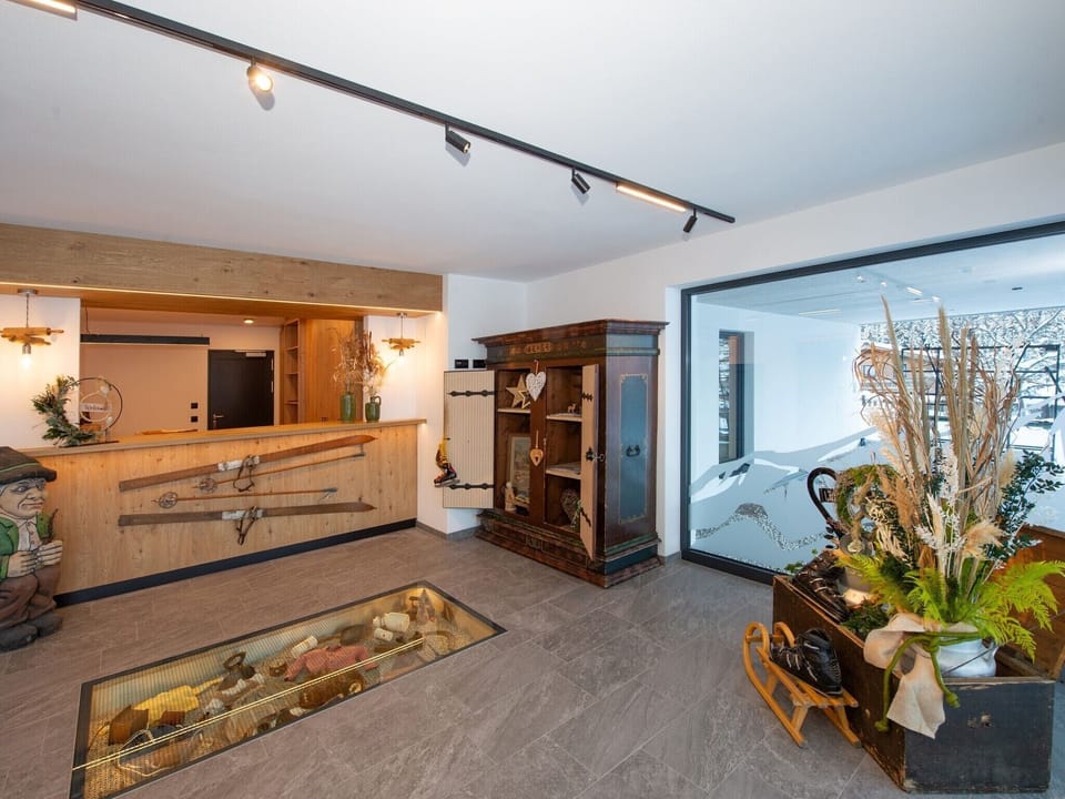 Entrance / Reception
