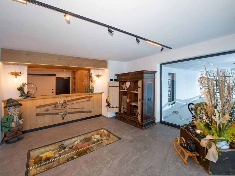 Entrance / Reception
