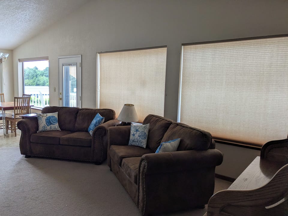  Living & Dining Rooms