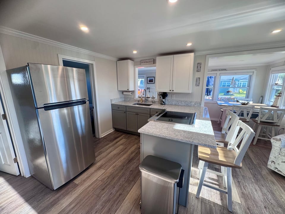 Kitchen/sunroom 
