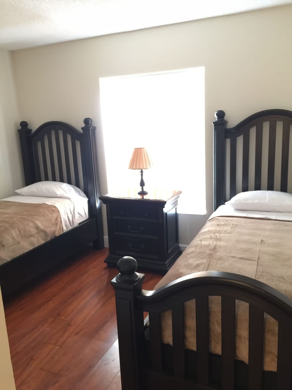 Bedroom with two twin sized beds