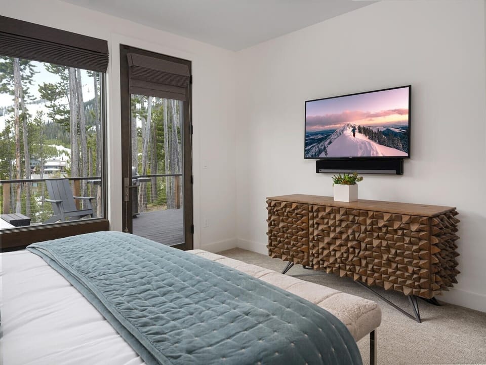 Indoors, Screen, TV, Furniture, Bed