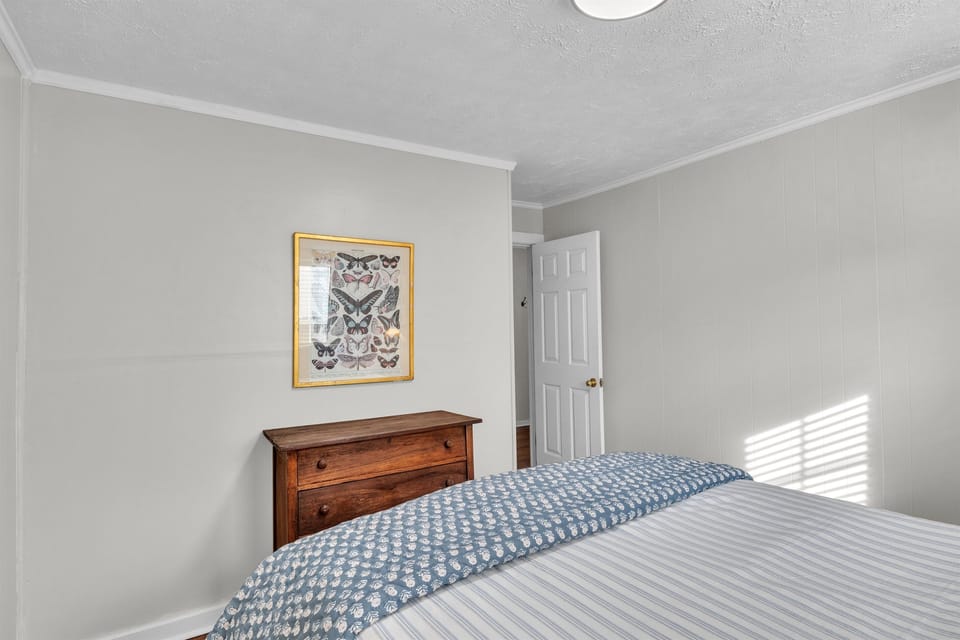 Guest bedroom 2