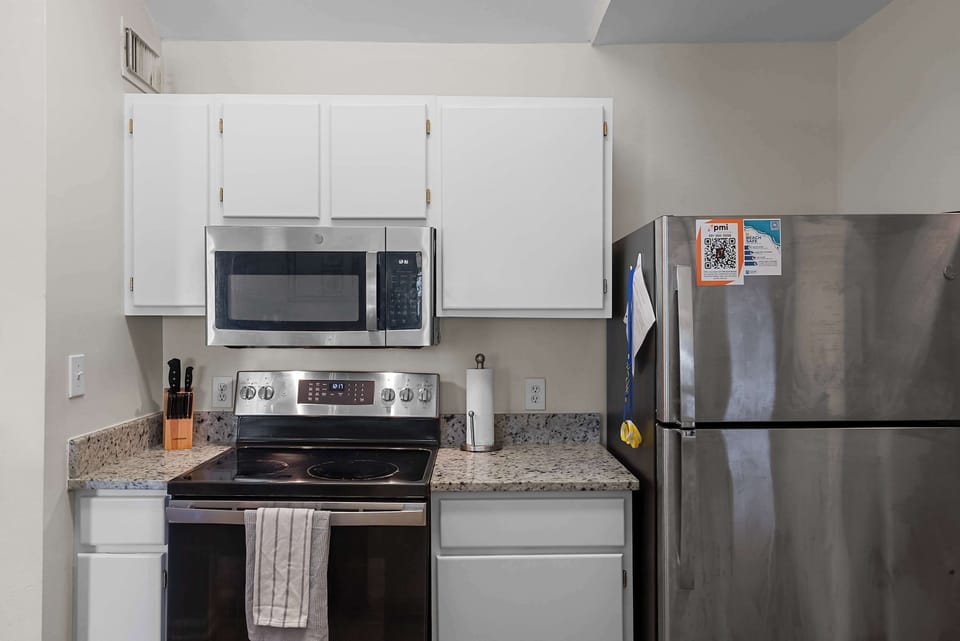 Fully equipped kitchen with granite counters and full-size appliances