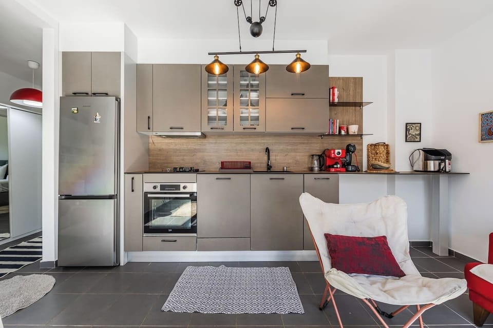 Fully-equipped kitchen
