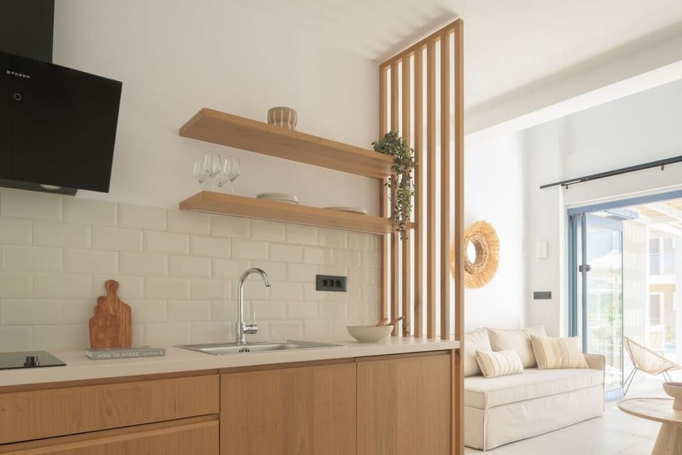 A clean and modern kitchen that makes cooking effortless.