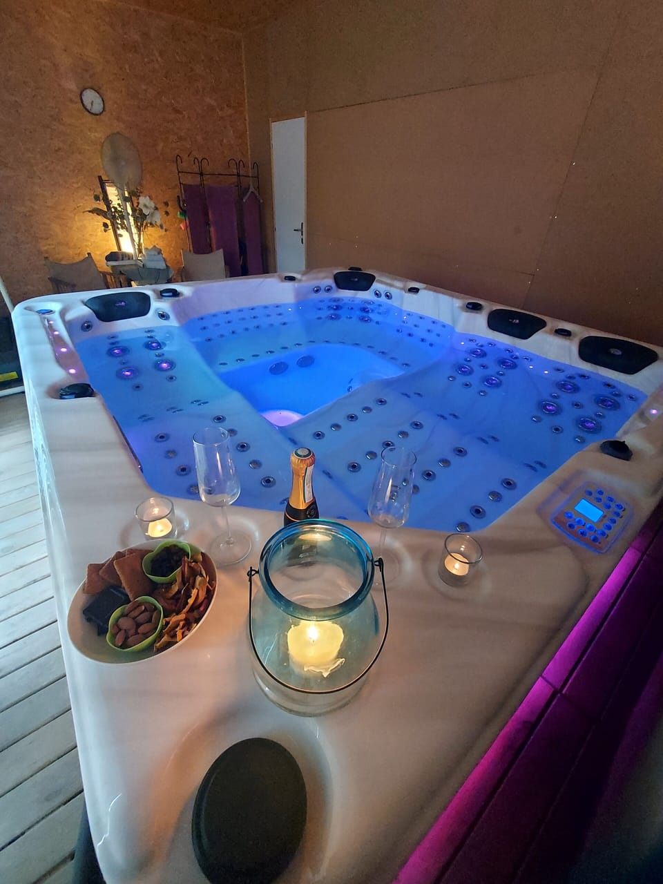 Indoor spa tub